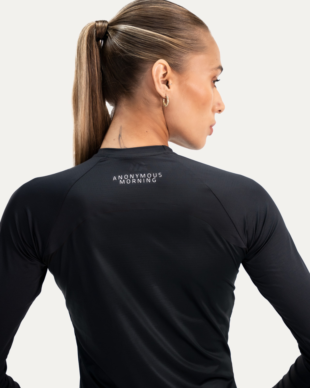 CAMISETA RUNNING ANONYMOUS PERFORMANCE LONG TEE NEGRO DAMA