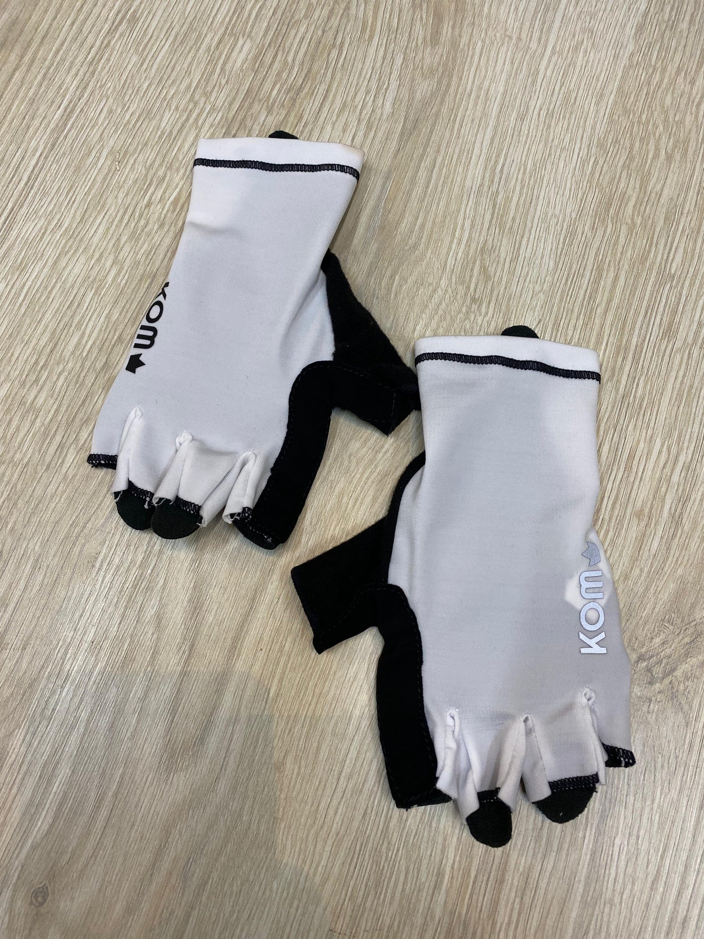 GUANTES KOM DEDO CORTO