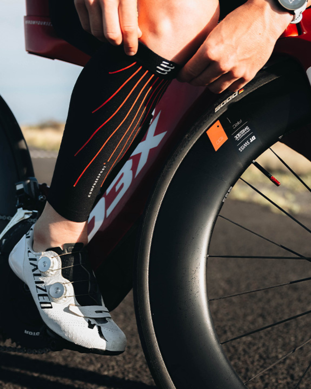 PANTORILLERAS COMPRESSPORT R2 AERO / NEGRO