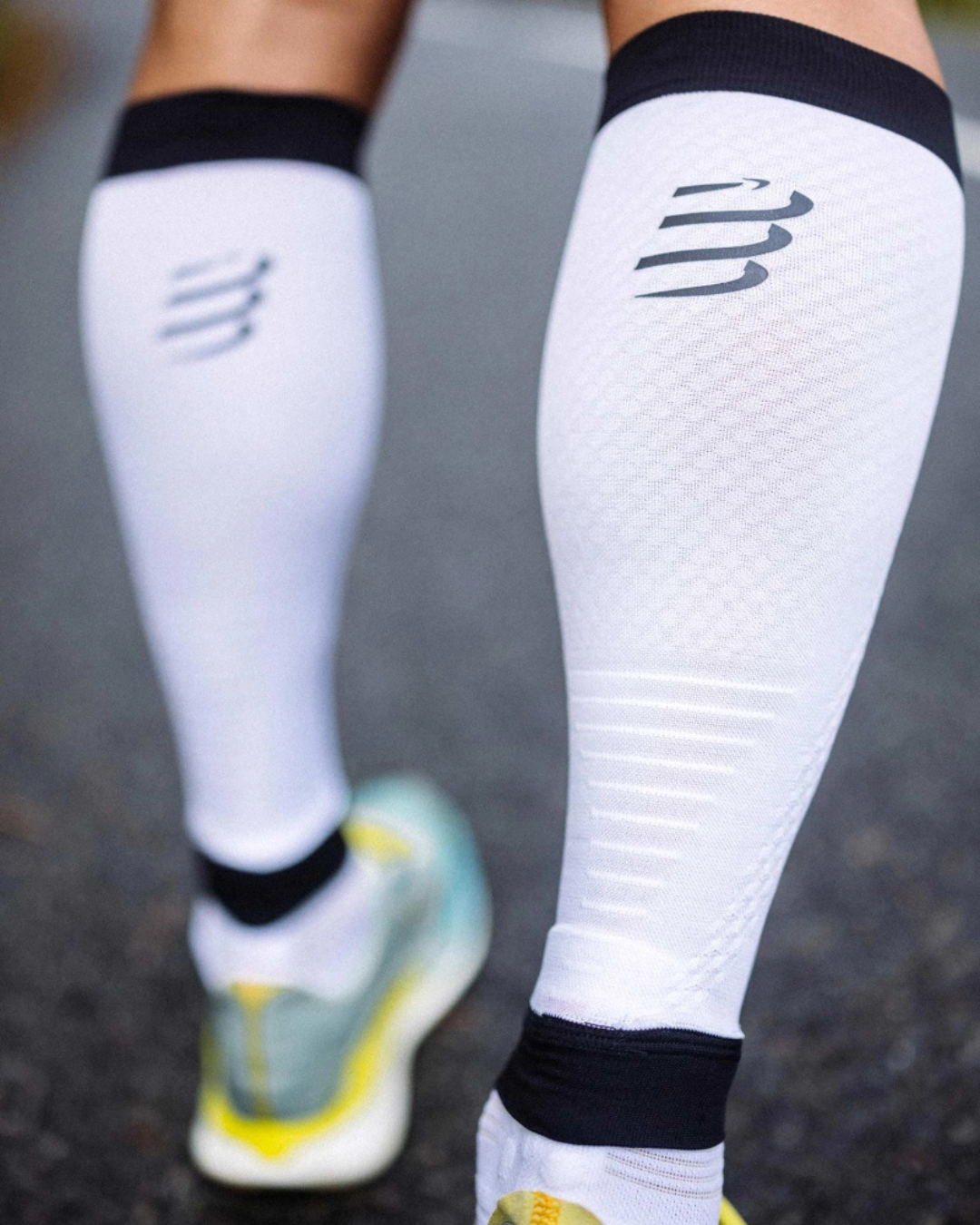 PANTORILLERAS COMPRESSPORT R2 3.0 BLANCO / NEGRO UNISEX
